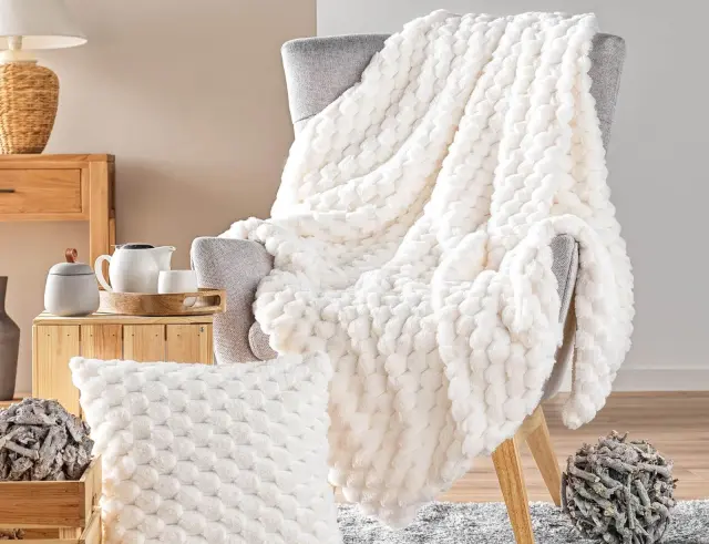 Κουβέρτα Frosty Douceur d'intérieur με εσωτερική επένδυση sherpa και διαστάσεις 125x150cm - White 1612410