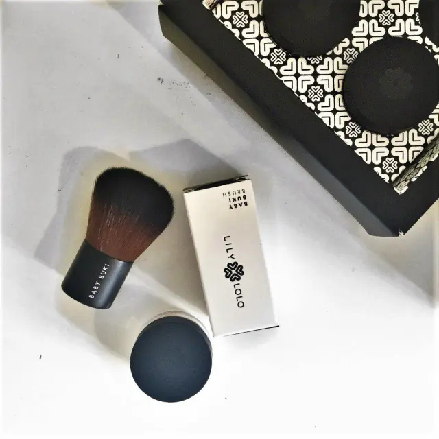 Lily Lolo Baby Buki Brush – Vegan πινέλο mineral μακιγιάζ ακριβείας 3