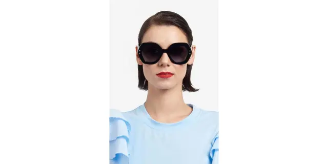 Carolina Herrera Γυναικεία Γυαλιά Ηλίου με Μαύρο Κοκκάλινο Σκελετό και Μαύρο Ντεγκραντέ Φακό HER 0126/S WR7/9O 2