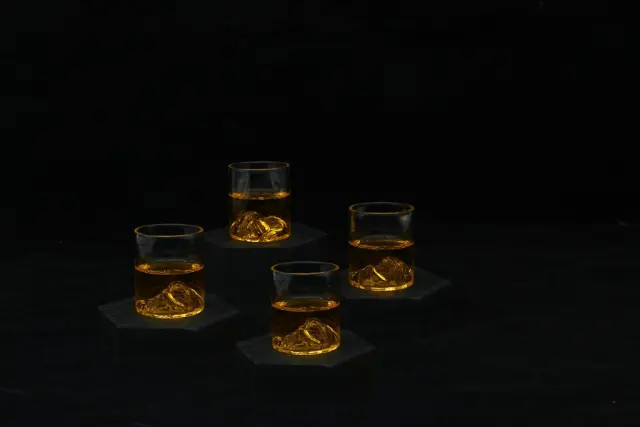 Winkee - Shots on the Rocks - Gadgets 2