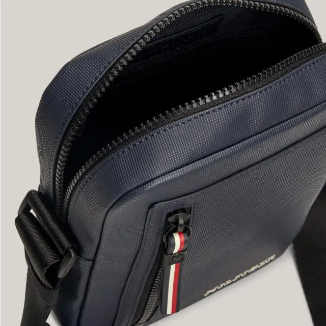 Tommy Hilfiger - Ανδρική Τσάντα Ώμου / Χιαστί Th Pique Mini Reporter AM0AM11794-DW6 Μπλε Σκούρο 3