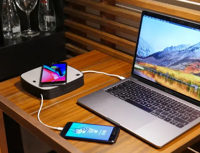 Σταθμός ασύρματης φόρτισης X-Moove Dockstation - 3x USB 2.0 ports, 1x USB Type-C portDOCKSTATION 3