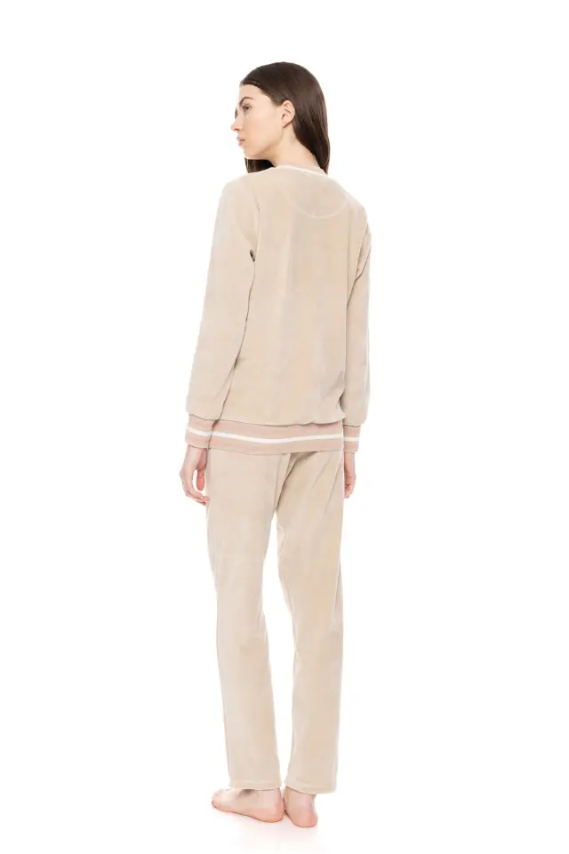W1659 - Skin - HOMEWEAR V VELVET DETAIL 3