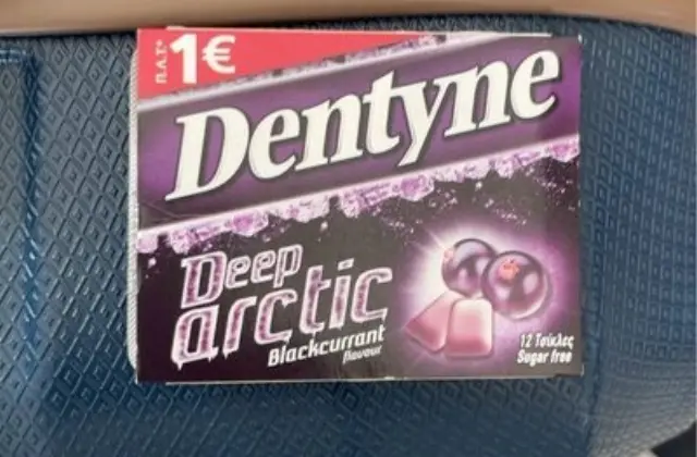Dentyne Deep Arctic Φραγκοστάφυλλο Χωρίς Ζάχαρη 16,8 gr 1 τμχ