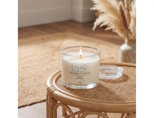 Αρωματικό Κερί Yankee Candle με διάρκεια καύσης έως 10 ώρες και άρωμα Clean Cotton1701437E