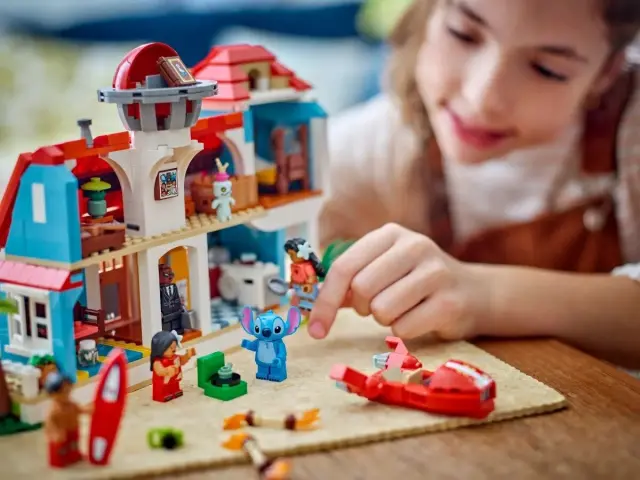 Lego Disney Classic The Beach House from Lilo and Stitch (43268) (LGO43268) 3