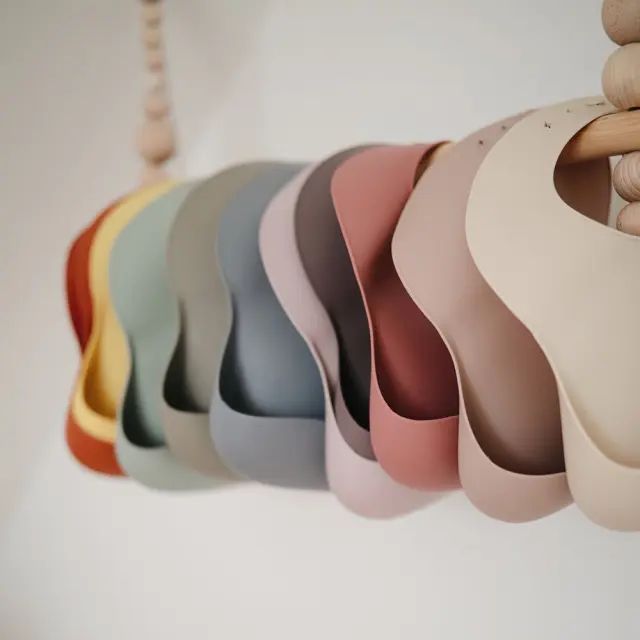 Mushie Silicone Bib - Clay 3