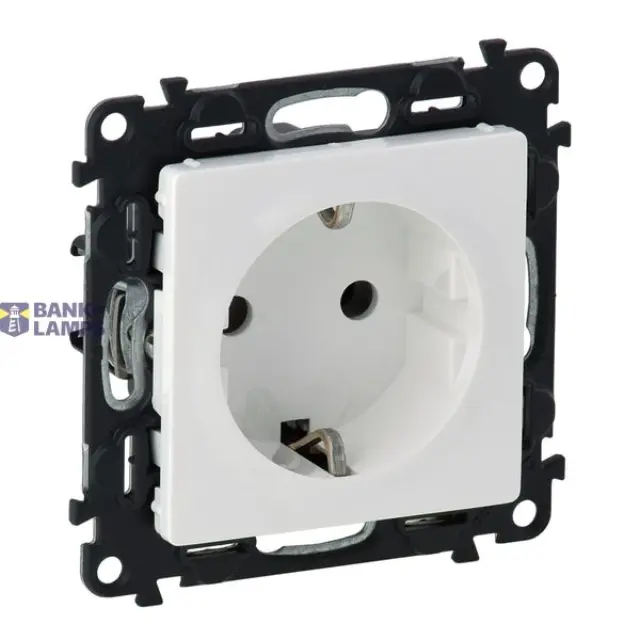 2P+E socket with shut. Valena Life -German std -VDE compliant -16A -250V~ -white