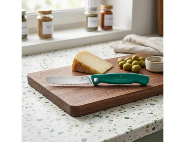 Aναδιπλούμενο Μαχαίρι Γενικής Χρήσης Victorinox Swiss Classic με μήκος λεπίδας 11cm - Green6.7834.FC1