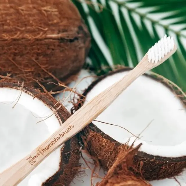 The Humble Co. Humble Brush Οδοντόβουρτσα Bamboo Soft Ενηλίκων Ασπρη 1τμχ 2