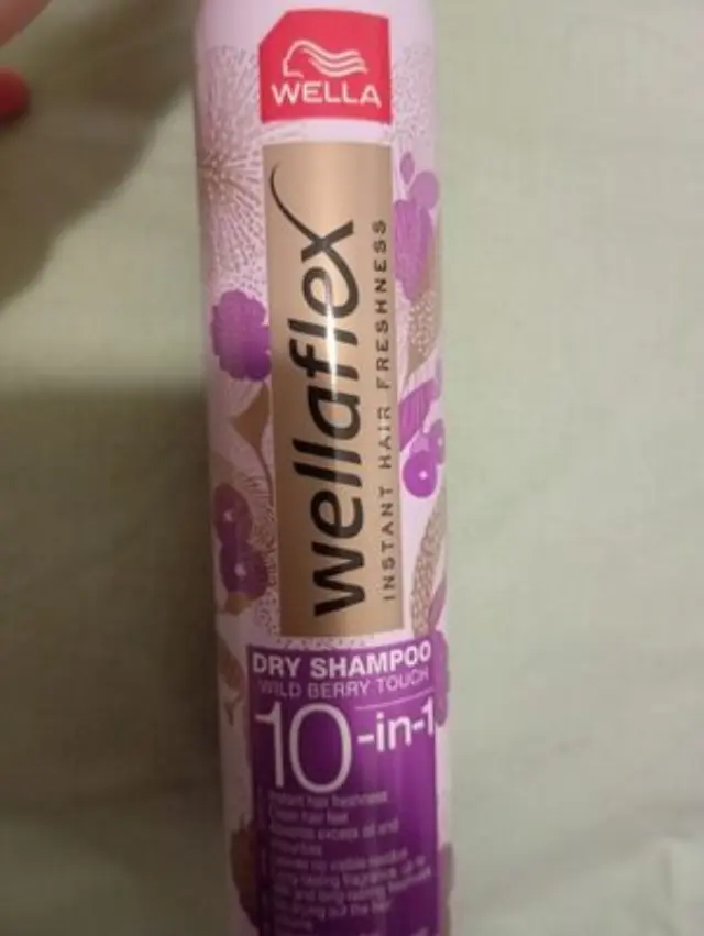 Wella Wellaflex Dry Shampoo 10-σε-1 Wild Berry Touch 180ml