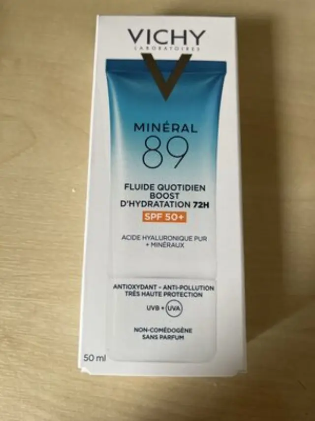 Vichy Mineral 89 Light 72ωρη Ενυδατική Λεπτόρρευστη Κρέμα Προσώπου Ημέρας με SPF50 για Ευαίσθητες Επιδερμίδες με Υαλουρονικό Οξύ 50ml