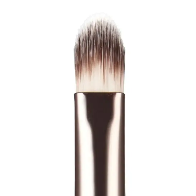 MUA Small Flat Eye Brush With Holo Box Πινέλο Σκιάς Ματιών 2