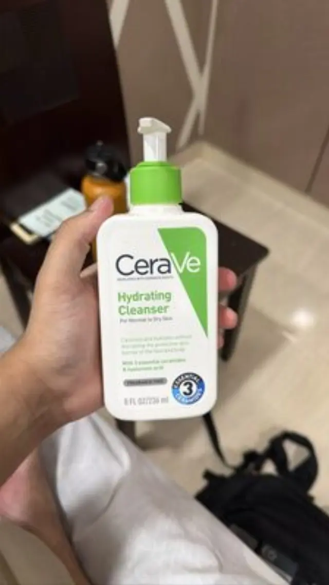 CeraVe Hydrating Cleanser Ενυδατική Μη Αφρίζουσα Κρέμα Καθαρισμού για Πρόσωπο και Σώμα με Υαλουρονικό Οξύ, Ceramides και Γλυκερίνη, 236ml