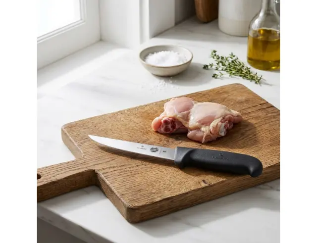Μαχαίρι Ξεκοκαλίσματος Victorinox Fibrox με μήκος λεπίδας 15cm - Black5.6103.15