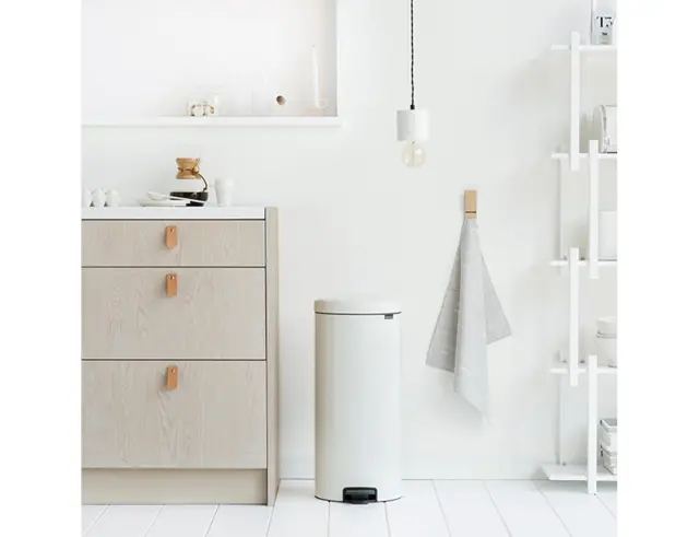 Καλάθι απορριμμάτων New Icon Brabantia με χωρητικότητα 30L και διαστάσεις 38x29.3x67.9cm - White080.1117/85 3