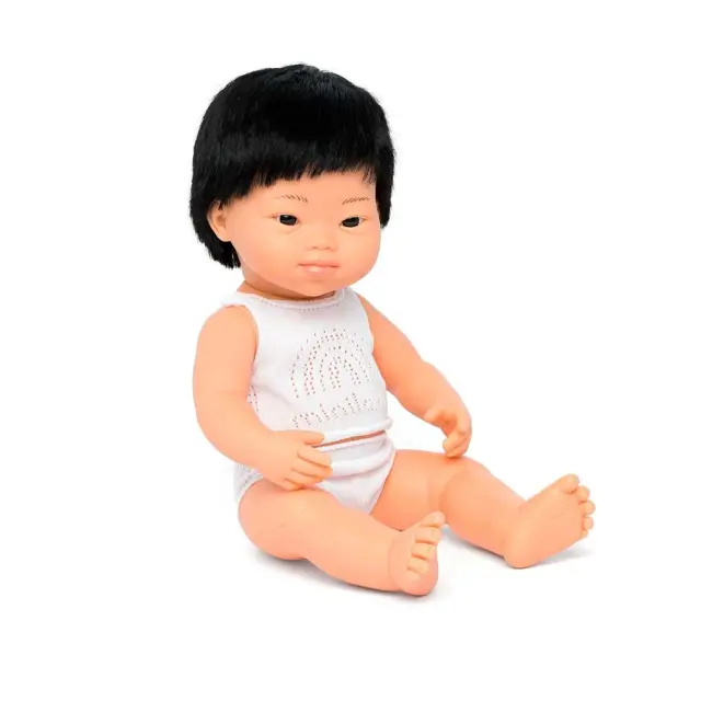MINILAND DOLLS MINILAND ΚΟΥΚΛΑ ΑΣΙΑΤΗΣ 38 CM ΜΕ ΣΥΝΔΡΟΜΟ DOWN ΜΕ ΕΣΩΡΟΥΧΑ