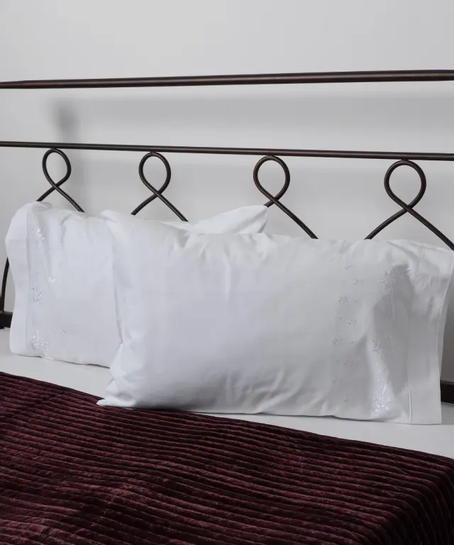 Βαμβακερή μαξιλαροθήκη με κέντημα 050 (46cm x 70cm) λευκή ζευγάρι - -