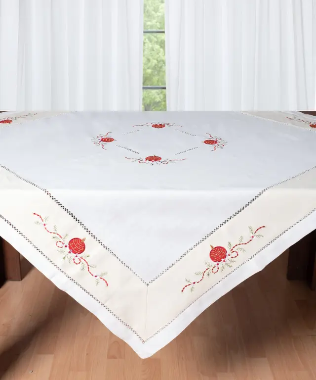 χριστουγεννιάτικο τραπεζοκαρέ ( 135cm x 135cm) 5911 - -