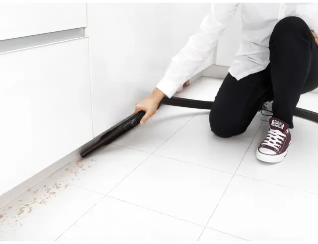 Σκούπα Karcher Αναρόφησης VC 2 (1.198-035.0) με Ισχύ 700 W και χωρητικότητα σακούλας 2.8 L1.198-035.0 2