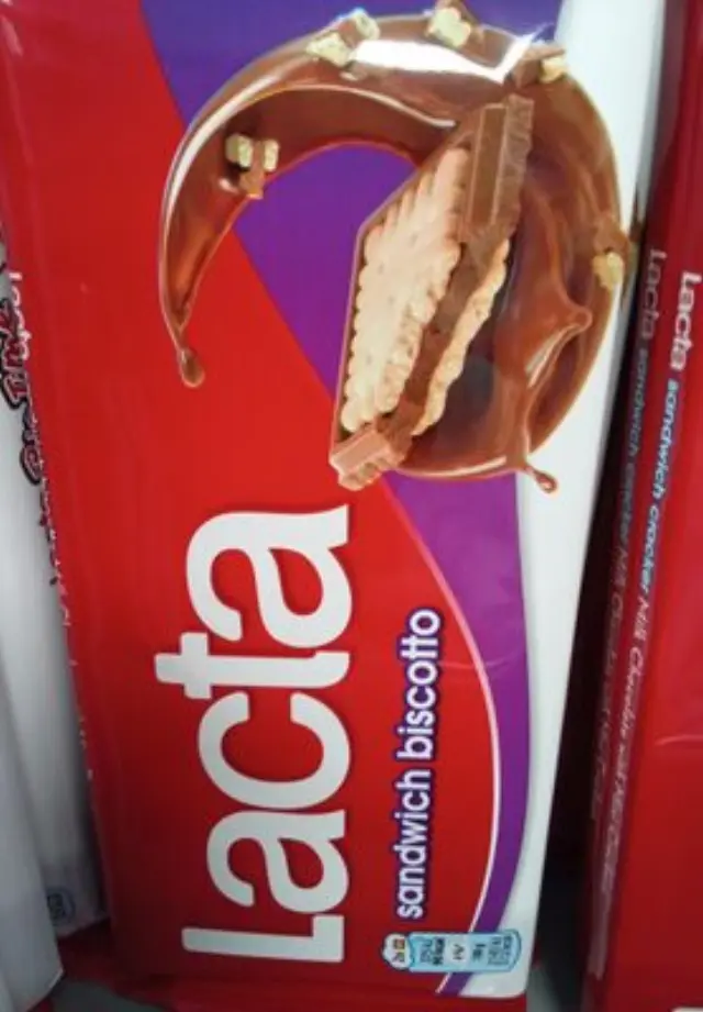 Lacta Σοκολάτα Γάλακτος Sandwich με Μπισκότο 87gr 1 τμχ