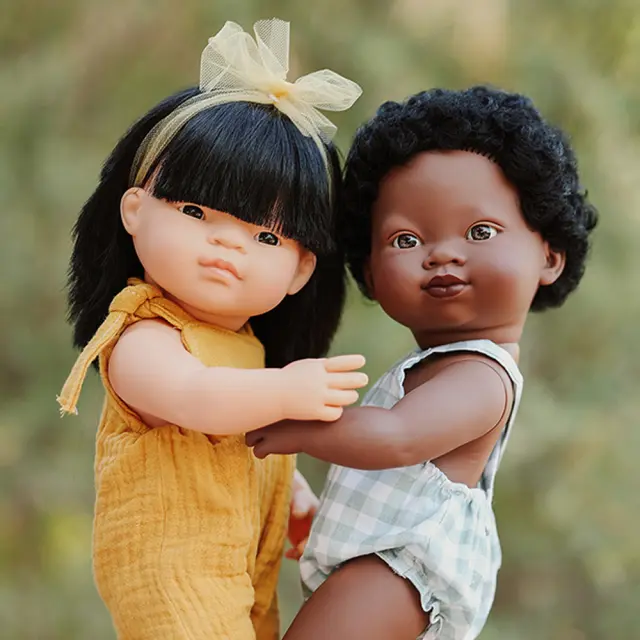 MINILAND DOLLS MINILAND ΚΟΥΚΛΑ ΑΦΡΙΚΑΝΟΣ 38 CM ΜΕ ΡΟΥΧΑΛΑΚΙΑ 2