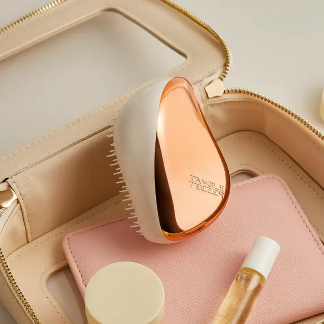 Tangle Teezer Compact Styler On The Go Detanglish Hairbrush Rose Gold Ivory Επαναστατική Βούρτσα που Ξεμπερδεύει Εύκολα τα Μαλλιά, 1τμχ 2
