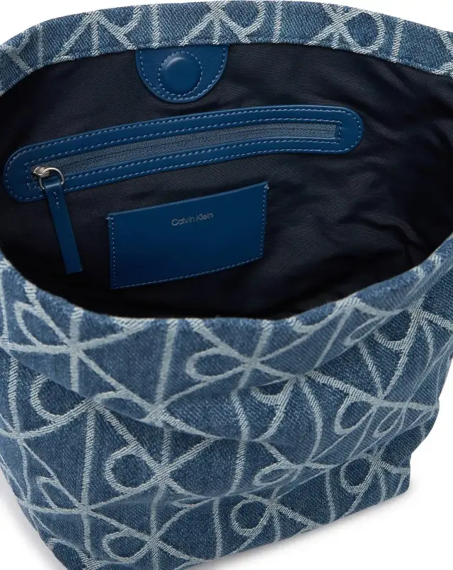 Calvin Klein Γυναικεία Μεγάλη Τσάντα Emblem Αll Over Print Denim Bucket Μπλε 2