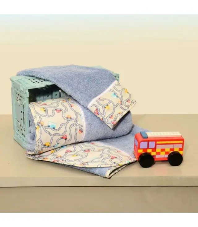 Oliver Baby Σετ Πετσέτες Εμπριμέ - 2 τεμ Σχ΄΄εδιο 210 100% βαμβάκι 450 ΓΡΜ/ΤΜ - 30Χ50 70Χ120 - Ελληνικής ραφής