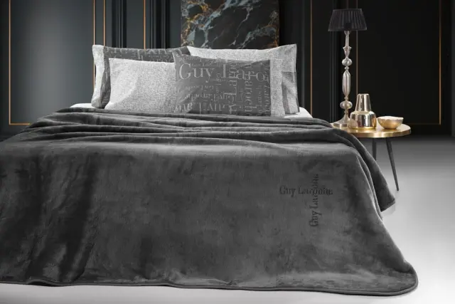 ΚΟΥΒΕΡΤΑ ΜΟΝΗ (160x220) LOGO ANTHRACITE GUY LAROCHE