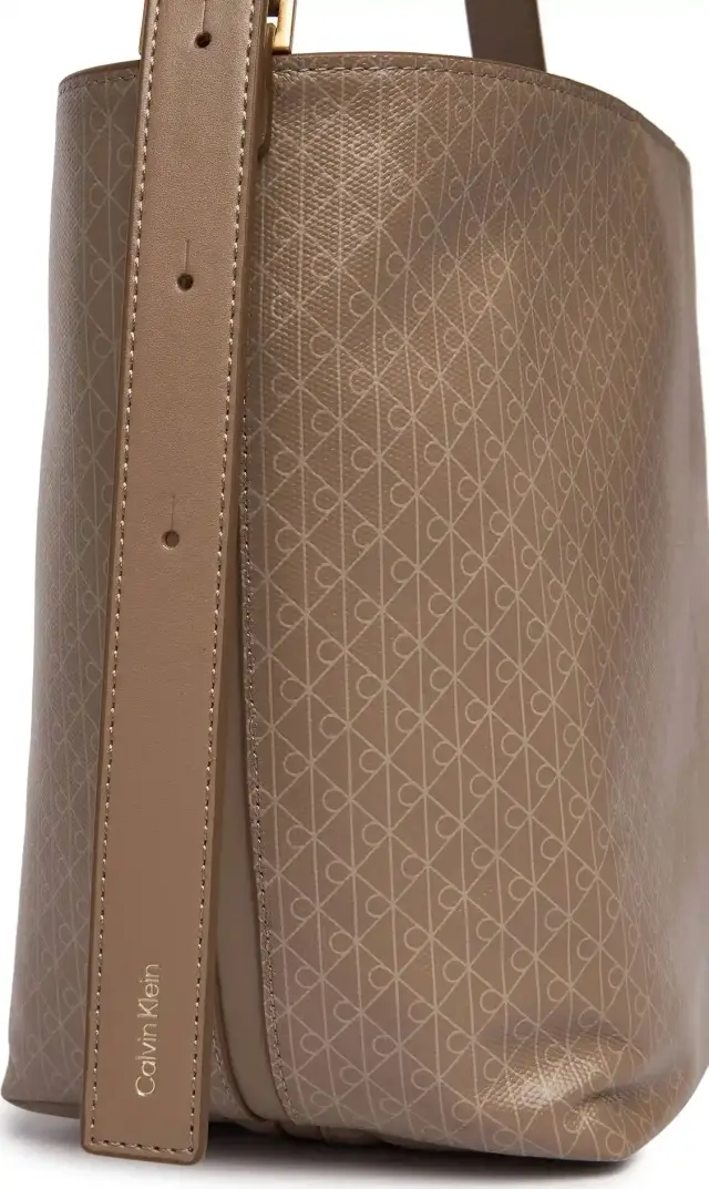 Calvin Klein Γυναικεία Μεγάλη Τσάντα Emblem Αll Over Print Medium Bucket Μπεζ 2