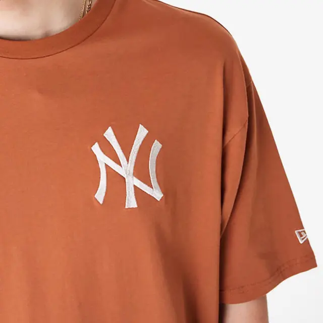New Era New York Yankees League Essential Oversized T-Shirt 60435552 3