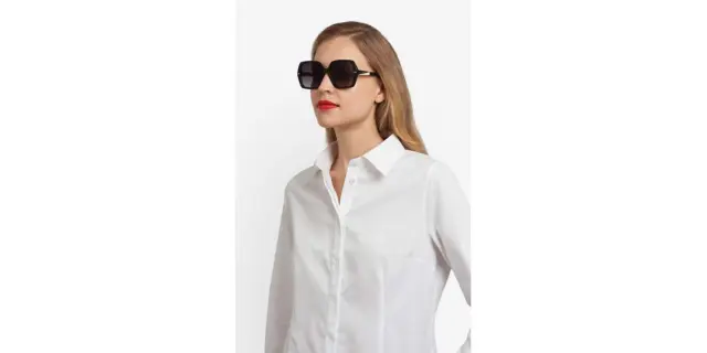 Carolina Herrera Γυναικεία Γυαλιά Ηλίου με Μαύρο Κοκκάλινο Σκελετό και Γκρι Ντεγκραντέ Φακό HER 0332/G/S 807/9O 2