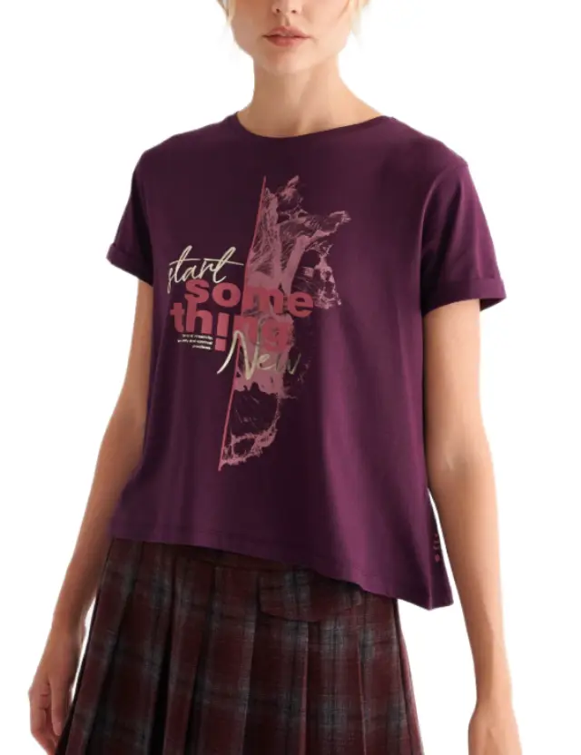 Attrattivo γυναικείo t-shirt με στάμπα 9923938-2