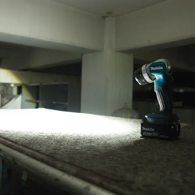 Makita DML808Z - Φακός Εργασίας Επαναφορτιζόμενος 18V Li-ion (DEADML808 ) 2