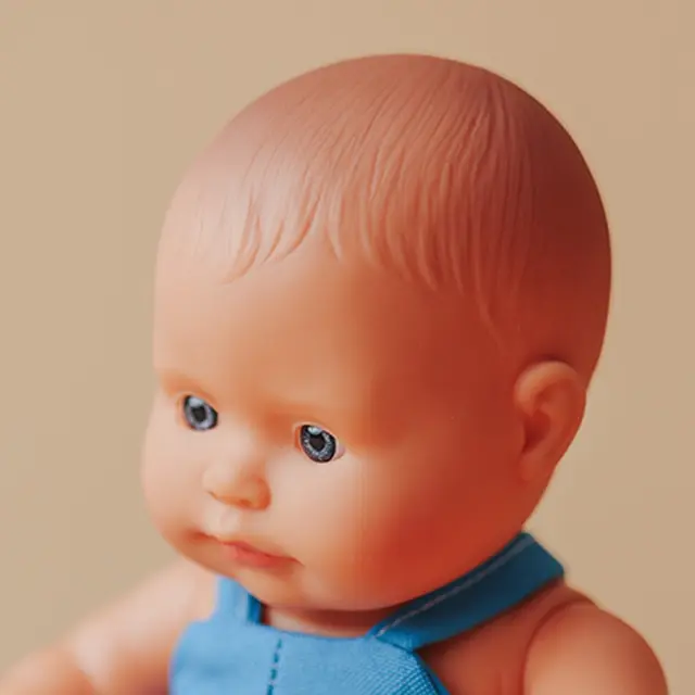 MINILAND DOLLS MINILAND ΜΩΡΟ ΚΟΥΚΛΑ ΚΑΥΚΑΣΙΟΣ 21 CM ΜΕ ΡΟΥΧΑΛΑΚΙΑ 3