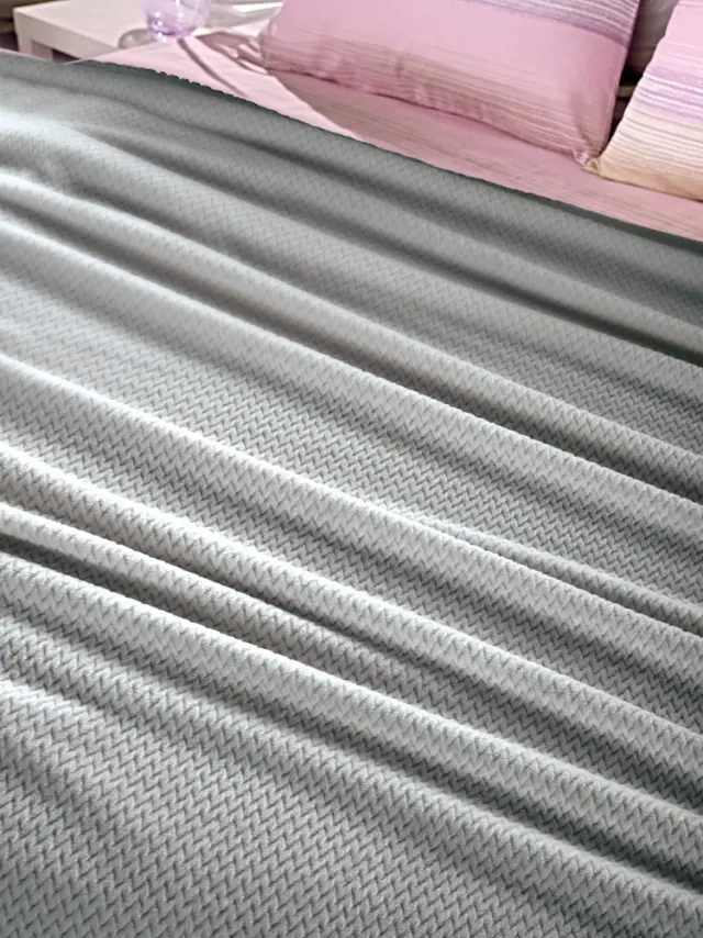 Κουβέρτα Υπέρδιπλη(220X240) Fleece Με Μαξιλάρι Διακοσμητικό Σετ 1+1 Rombus Silver Guy Laroche 2
