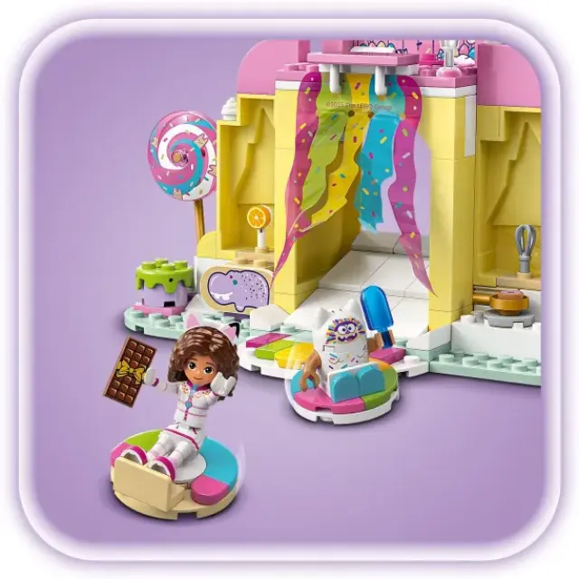 LEGO Gabby's Dollhouse Sweet Treat Mountain & Kitty Garden για 4+ Ετών 263τμχ 3