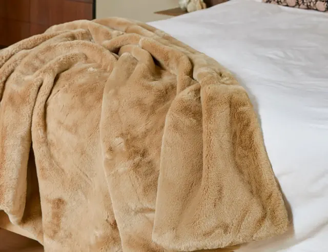 Κουβέρτα Bronte In The Mood Collection με διαστάσεις 200x150cm - Light Brown 1154082