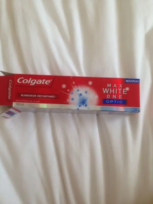 Colgate Max White Optic Οδοντόκρεμα Λεύκανσης με Οπτικό Εφέ 75 ml