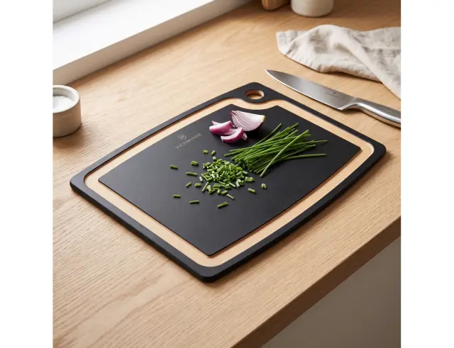 Επιφάνεια Κοπής Victorinox Gourmet με αυλάκι και διαστάσεις 36.8x28.6x0.9cm - Black7.4128.3