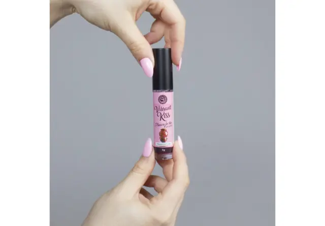 Διεγερτικό Τζελ Με Γεύση & Δόνηση - Secret Play Lip Gloss Vibrant Kiss Strawberry Gum 6gr 3