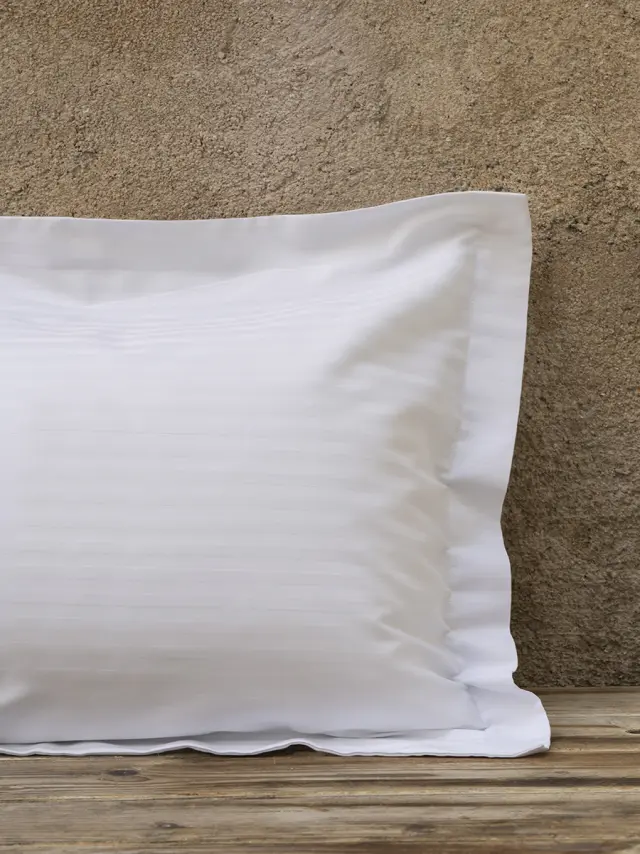 Nima Hotelling Μαξιλαροθήκη 52x73 Oxford 4 πλευρές - 250 Κλωστές Περκάλι - 80% Βαμβάκι Πενιέ / 20% Πολυέστερ Λευκό