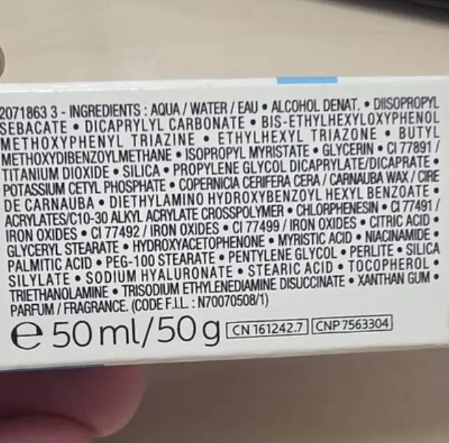 La Roche-Posay Anthelios UV AIR SPF 50+ Aντηλιακό Προσώπου Με Αέρινη Υφή Για 16ωρη Αντιοξειδωτική Προστασία Με χρώμα Medium απόχρωση 50ml 2