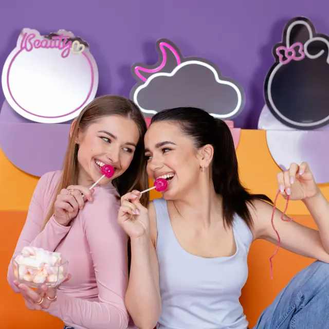 INNOGIO ΚΑΘΡΕΦΤΗΣ ΚΑΛΛΥΝΤΙΚΩΝ ΜΕ NEON LED ΦΩΤΙΣΜΟ BUNNY 2