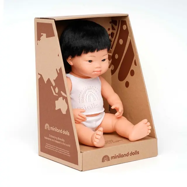 MINILAND DOLLS MINILAND ΚΟΥΚΛΑ ΑΣΙΑΤΗΣ 38 CM ΜΕ ΣΥΝΔΡΟΜΟ DOWN ΜΕ ΕΣΩΡΟΥΧΑ 2