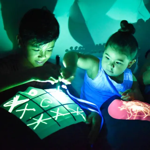 Illuminated Inter Glow Pill - Noughts & Crosses 2