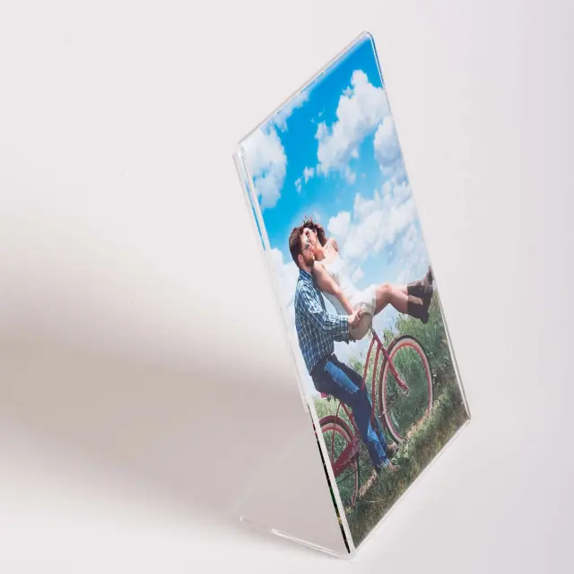 κορνίζα plexiglass ακρυλικη με βάση επιτραπέζια για φωτογραφία 3,5x4,5cm κάθετη ( για φωτογραφία μέγεθος ταυτότητας ) 2