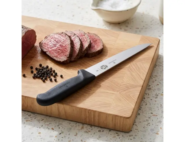 Μαχαίρι Κρέατος Victorinox Fibrox με στενή λεπίδα και μήκος 18cm - Black5.5503.18