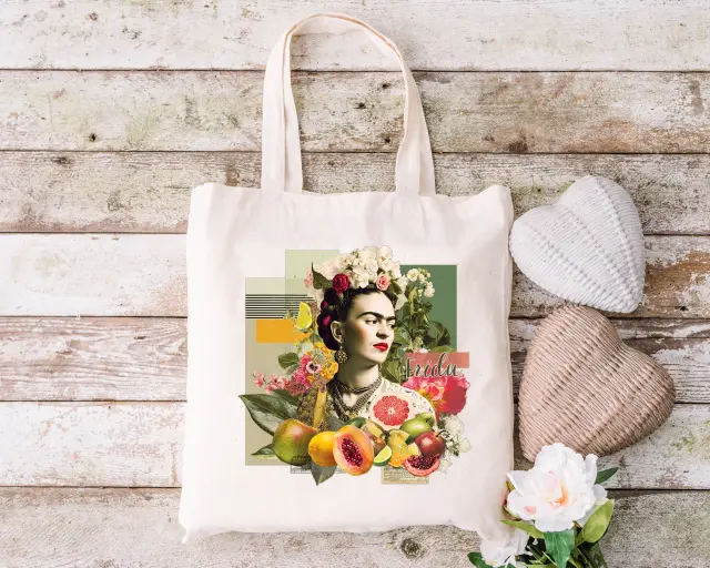 Τσάντα πάνινη υφασμάτινη εκρού με σχέδιο (frida kahlo 05) διαστάσεις: 38x40cm μαζί με τα χερούλια 38x70cm